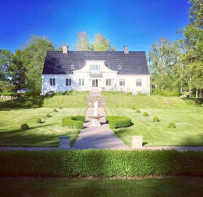 Nyrenoverat och förtjusande gästhus på anrik prästgård i hänförande miljö in Sösdala